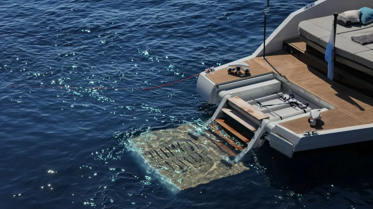 Arcadia Sherpa 60, flybridge — Sardinia Yacht Hire, Sardegna. Vetrate ampie e ponte all'aperto per uscite in famiglia
