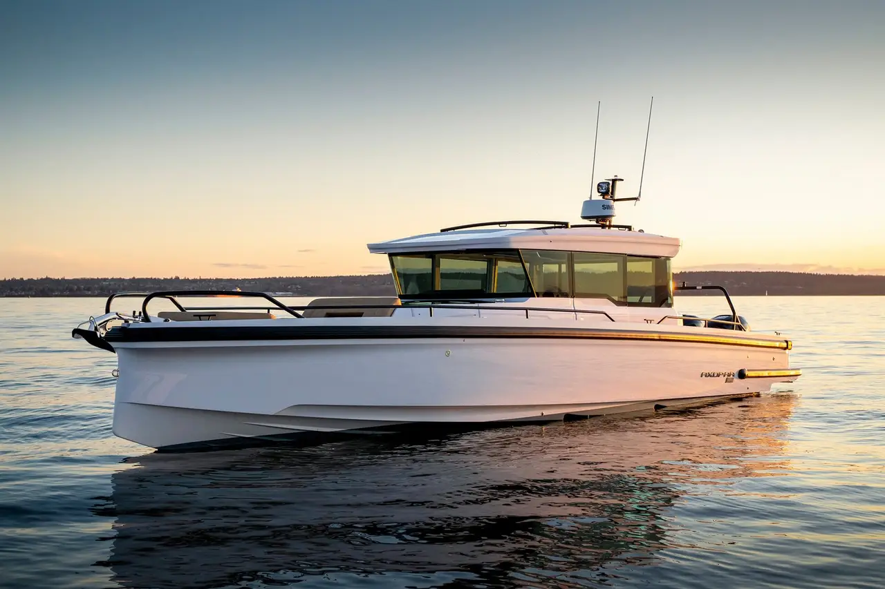 Axopar 37 — Sardinia Yacht Hire, Sardinia. Fast, open-deck day trips to Maddalena's coves