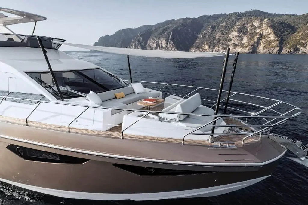 Azimut 60, ponte principale — Sardinia Yacht Hire, Sardegna. Trenta nodi tra le baie della Costa Smeralda