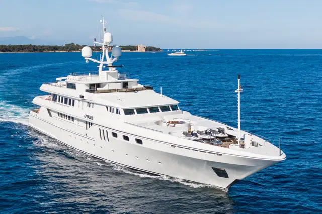 Apogee — Sardinia Yacht Hire, Cerdeña