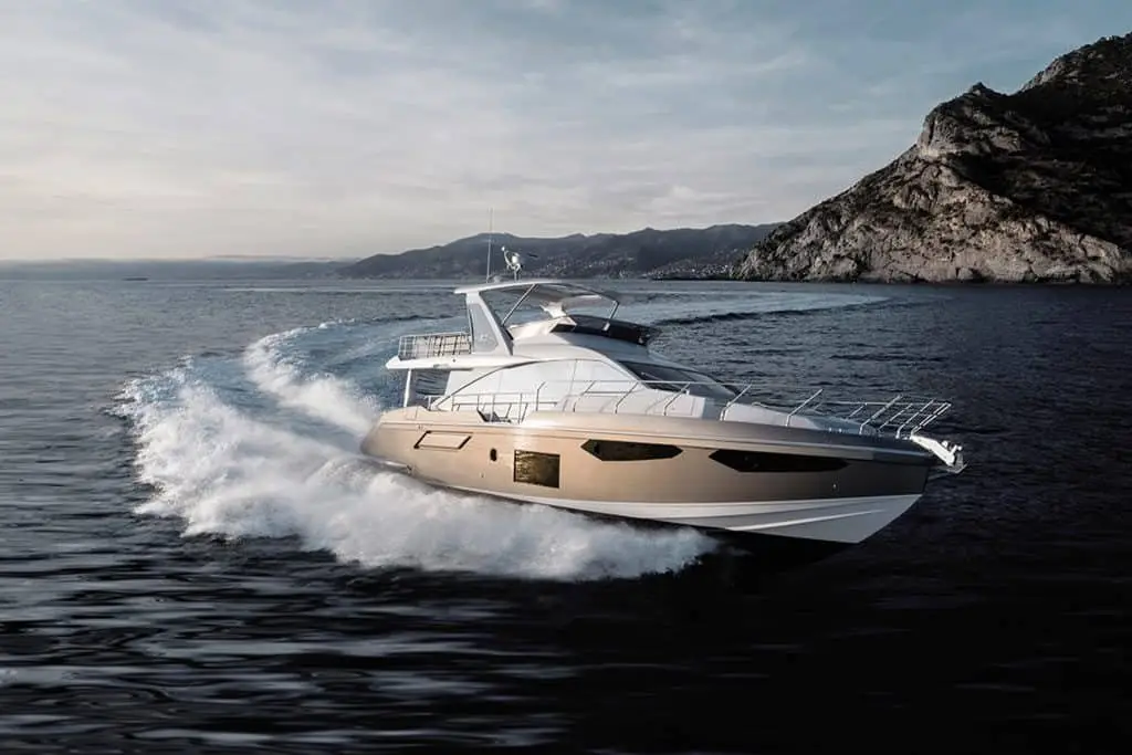 Cranchi A46, ponte di poppa — Sardinia Yacht Hire, Sardegna. Coperta libera, rotta veloce verso la Maddalena