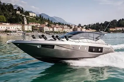 Cranchi M44 HT — Sardinia Yacht Hire, Cerdeña. Techo rígido, velocidad y días completos en la costa