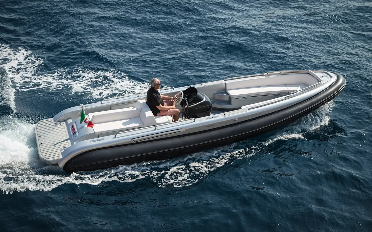 Dariel 7.5m — Sardinia Yacht Hire, Cerdeña. Rápida, ágil y lista para calas poco profundas
