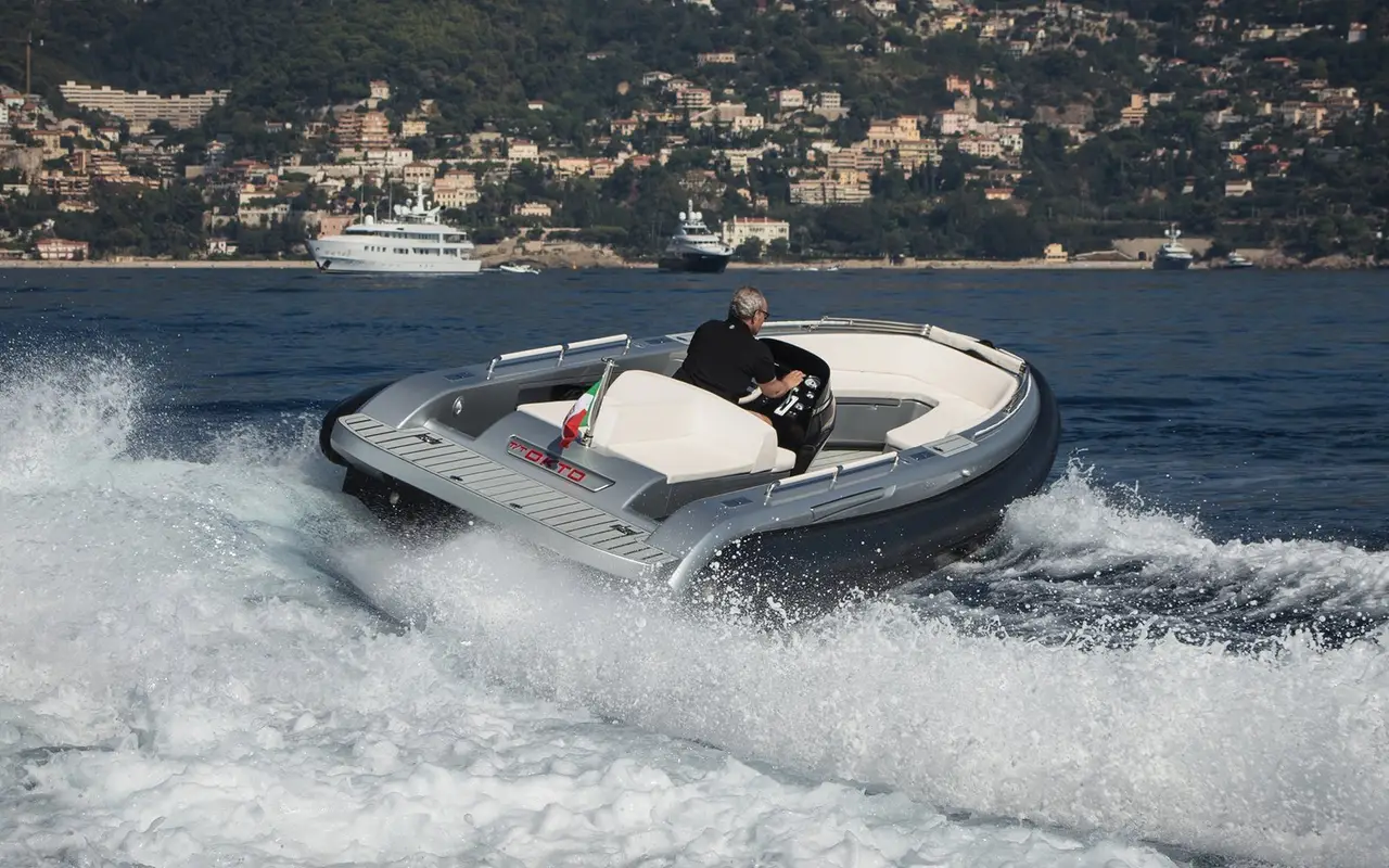 Dariel 7.5m, exterior — Sardinia Yacht Hire, Cerdeña. Rápida, ágil y lista para calas poco profundas