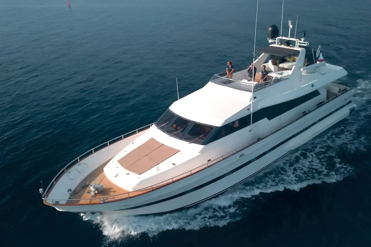 Falcon 80S, Außenansicht — Sardinia Yacht Hire, Sardinien. Vier Kabinen, ruhiges Tempo entlang der Costa Smeralda