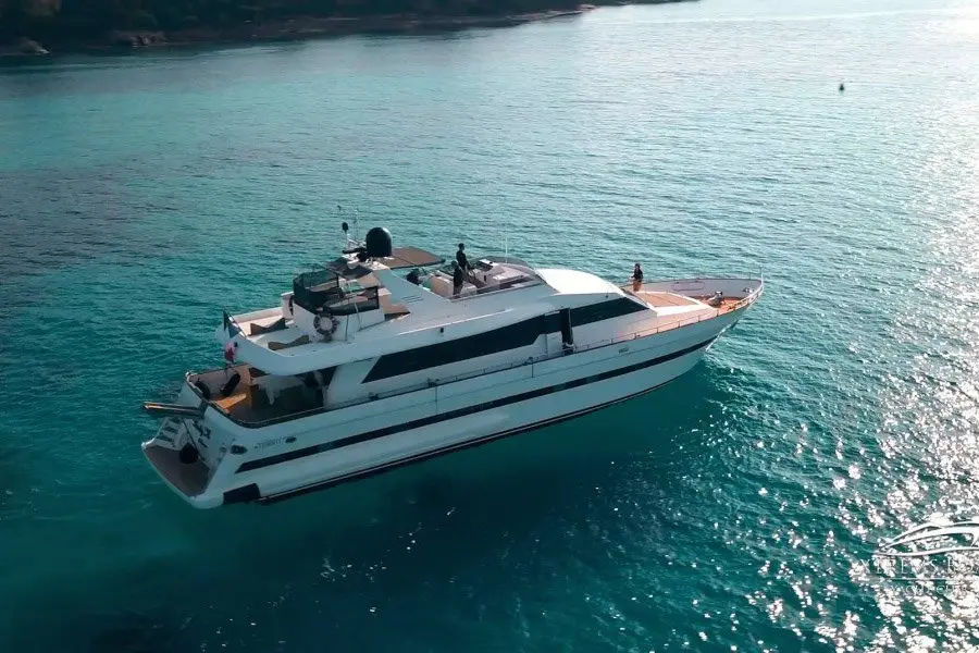 Falcon 80S, Hauptdeck — Sardinia Yacht Hire, Sardinien. Vier Kabinen, ruhiges Tempo entlang der Costa Smeralda