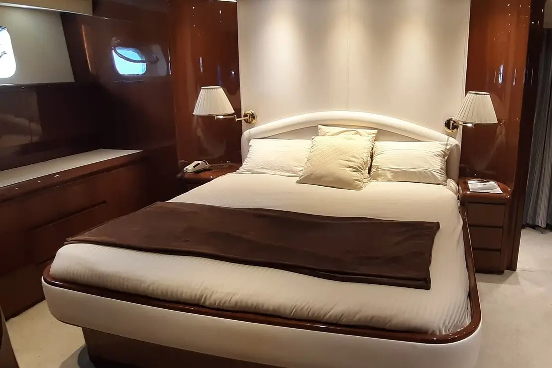 Falcon 80S, Achterdeck — Sardinia Yacht Hire, Sardinien. Vier Kabinen, ruhiges Tempo entlang der Costa Smeralda