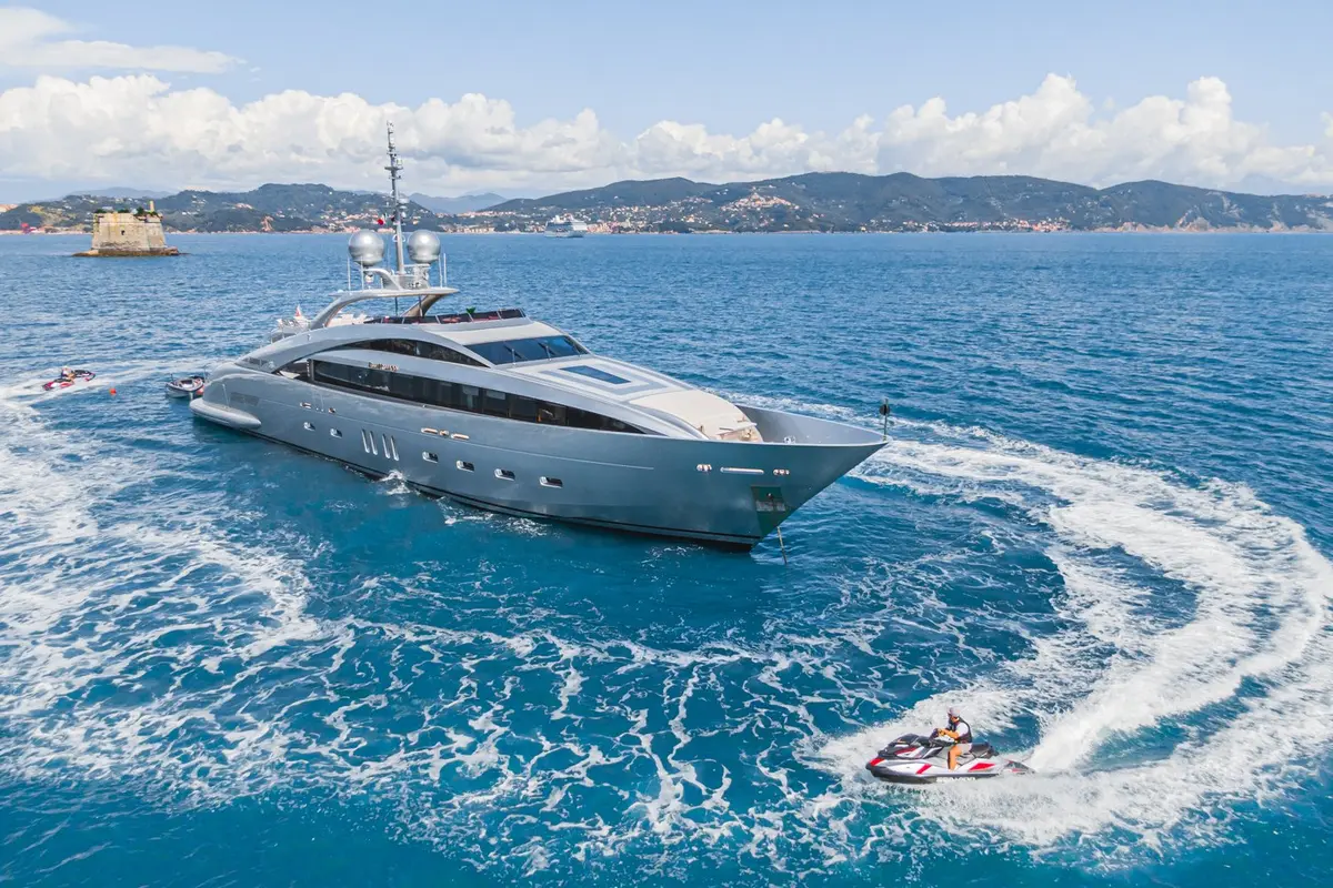 Silver Wind — Sardinia Yacht Hire, Sardegna. Piattaforma balneare e pranzi all'aperto lungo la Costa Smeralda
