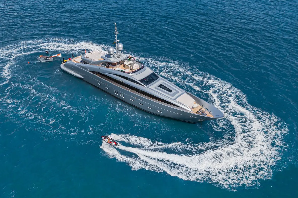 Silver Wind, esterno — Sardinia Yacht Hire, Sardegna. Piattaforma balneare e pranzi all'aperto lungo la Costa Smeralda