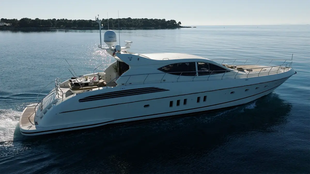 Leopard 24, esterno — Sardinia Yacht Hire, Sardegna. Notti all'ancora tra Porto Cervo e Maddalena