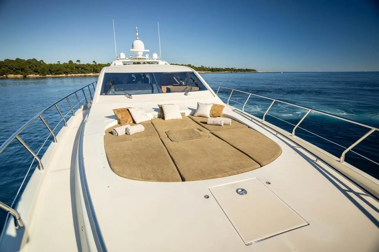Leopard 24, Achterdeck — Sardinia Yacht Hire, Sardinien. Drei Kabinen, ruhiges Fahrtempo für kleine Gruppen