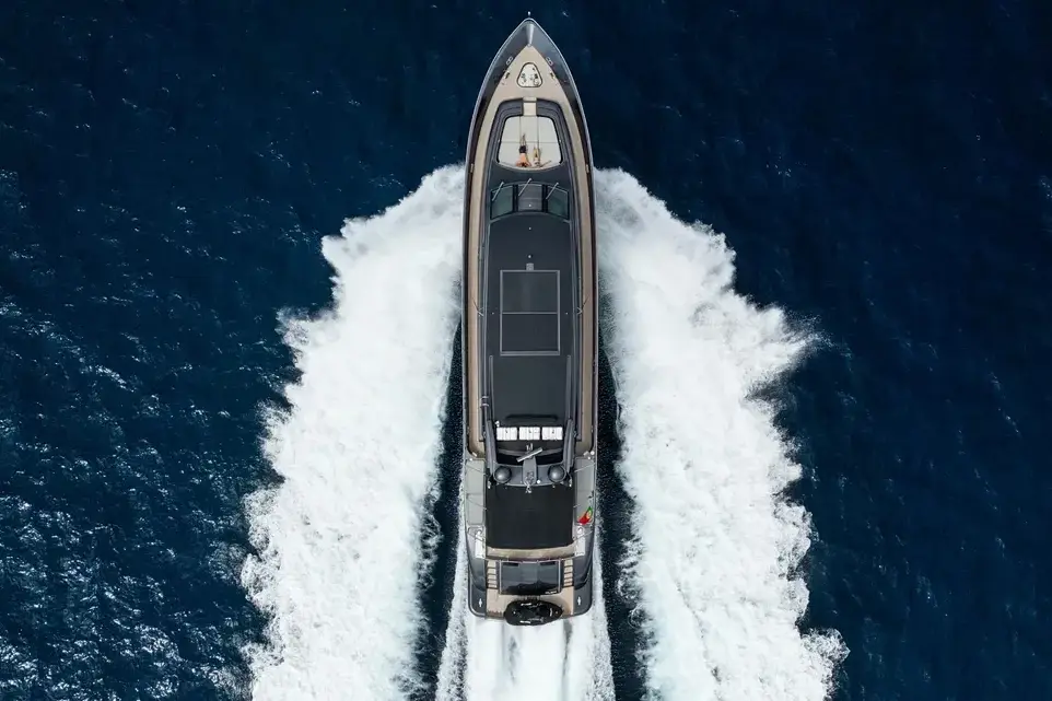 Leopard 31, Hauptdeck — Sardinia Yacht Hire, Sardinien. Vier Kabinen, ruhige Fahrt entlang der Costa Smeralda