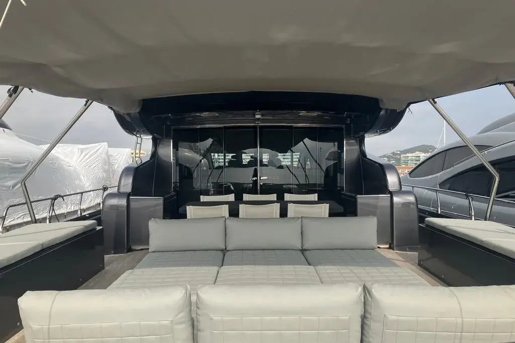 Leopard 31, ponte di poppa — Sardinia Yacht Hire, Sardegna. Quattro cabine e rotta libera lungo la Costa Smeralda