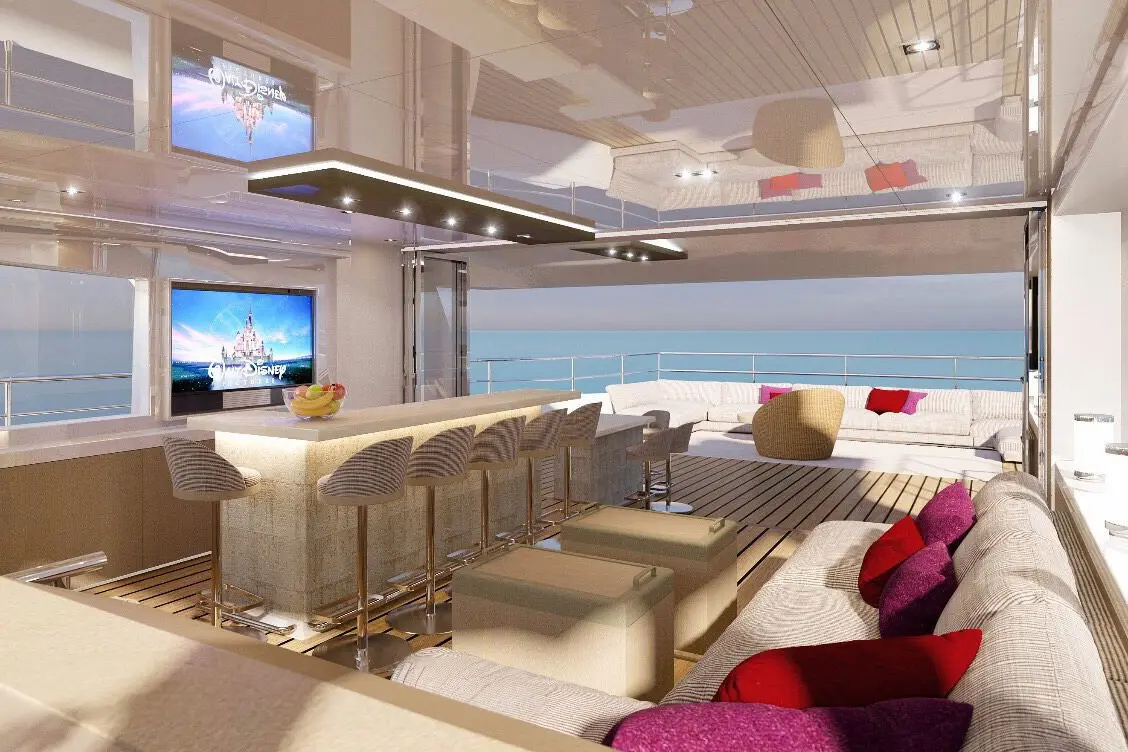 Majesty 100, salon — Sardinia Yacht Hire, Sardegna. Cinque cabine, rotte di più giorni sulla Costa Smeralda