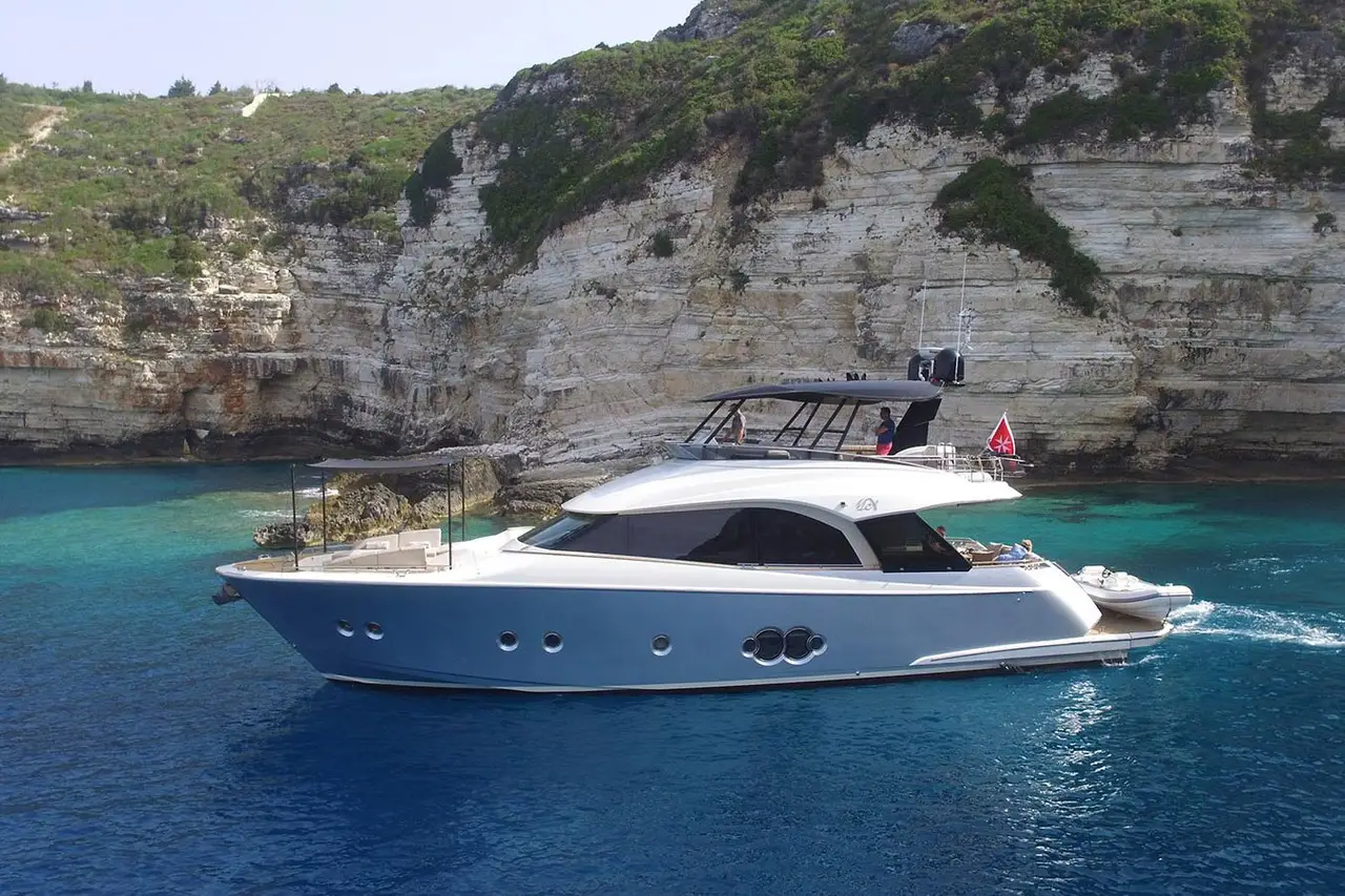 MCY66 — Sardinia Yacht Hire, Sardinien. Kompaktes Format für Familien-Törns an der Costa Smeralda