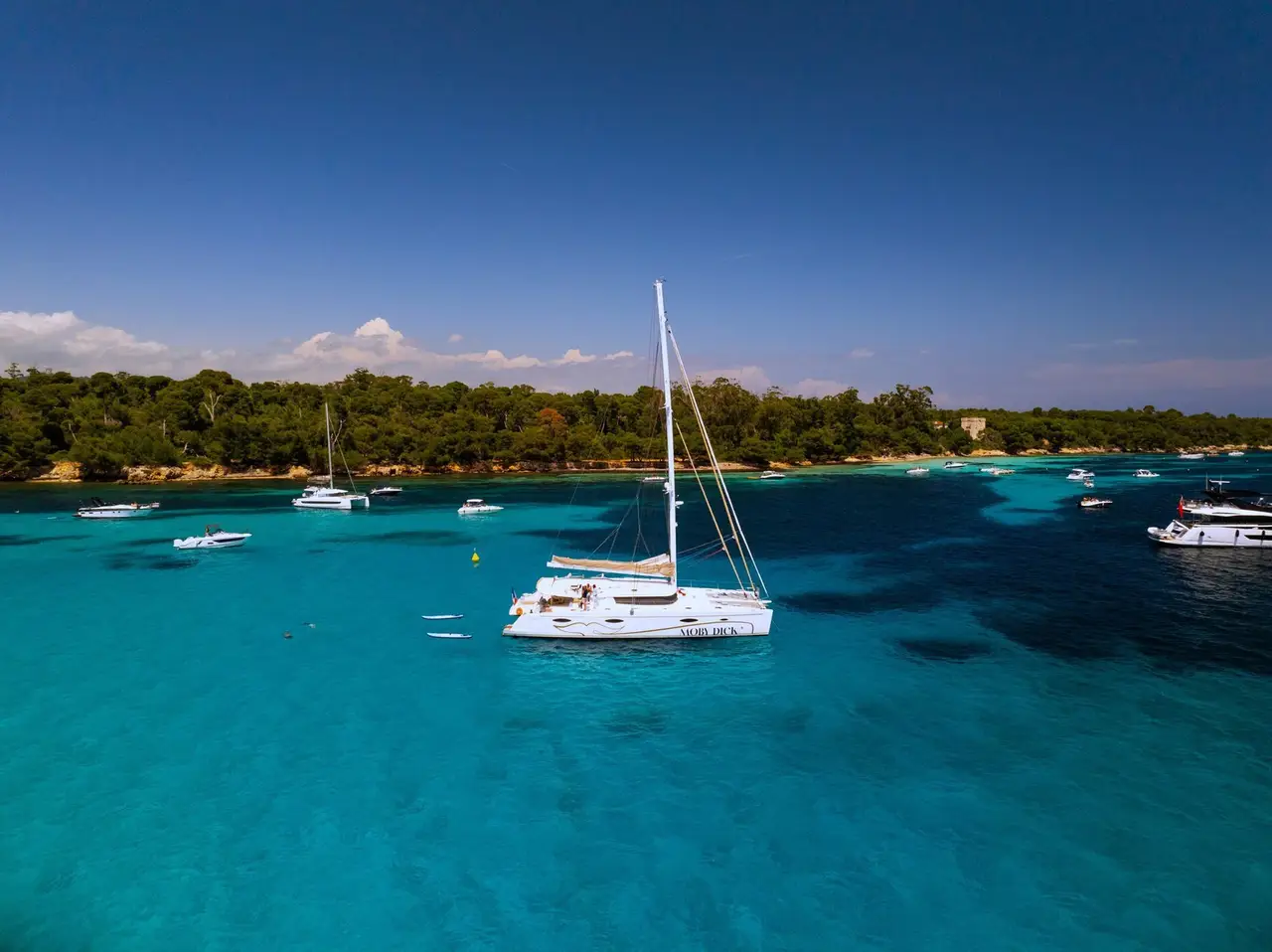 Moby-Dick, esterno — Sardinia Yacht Hire, Sardegna. Catamarano stabile per rotte multigiorno tra le isole