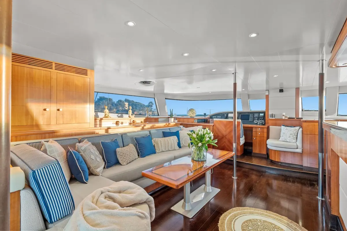 Moby-Dick, salon — Sardinia Yacht Hire, Sardegna. Catamarano stabile per rotte multigiorno tra le isole