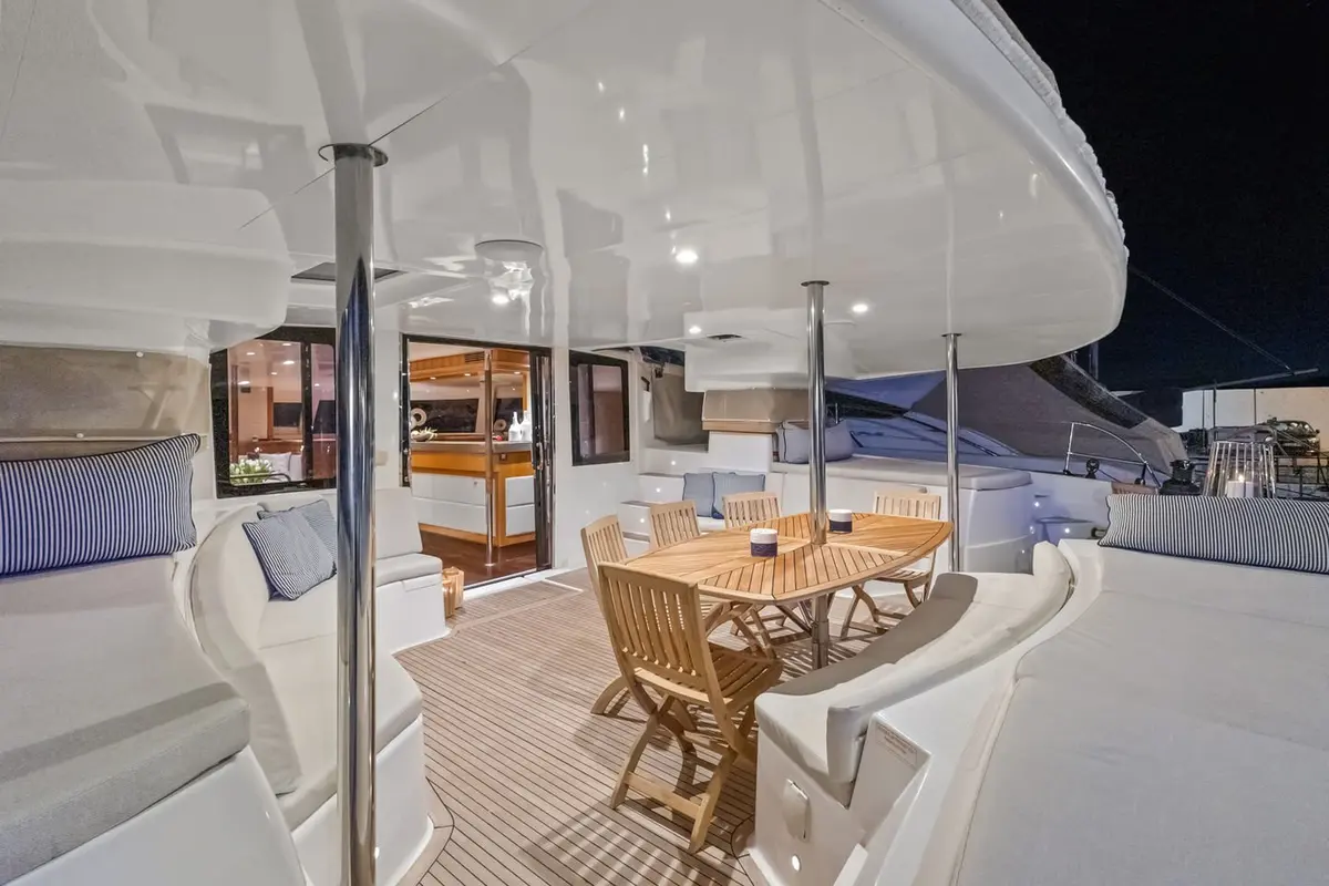 Moby-Dick, cabina principale — Sardinia Yacht Hire, Sardegna. Catamarano stabile per rotte multigiorno tra le isole