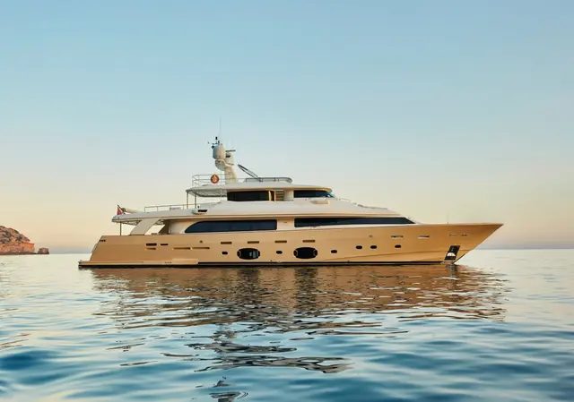 Navetta 33 — Sardinia Yacht Hire, Cerdeña