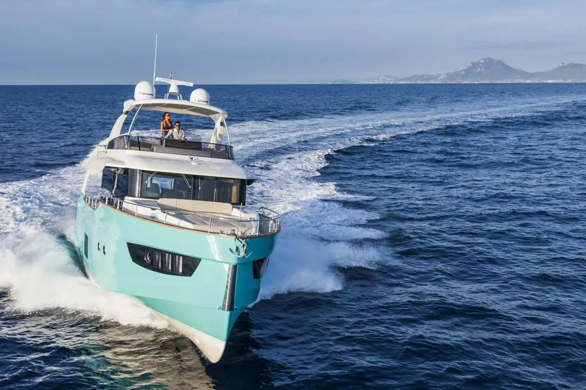 Navetta 58, ponte principale — Sardinia Yacht Hire, Sardegna. Tre cabine, andatura da crociera per più giorni