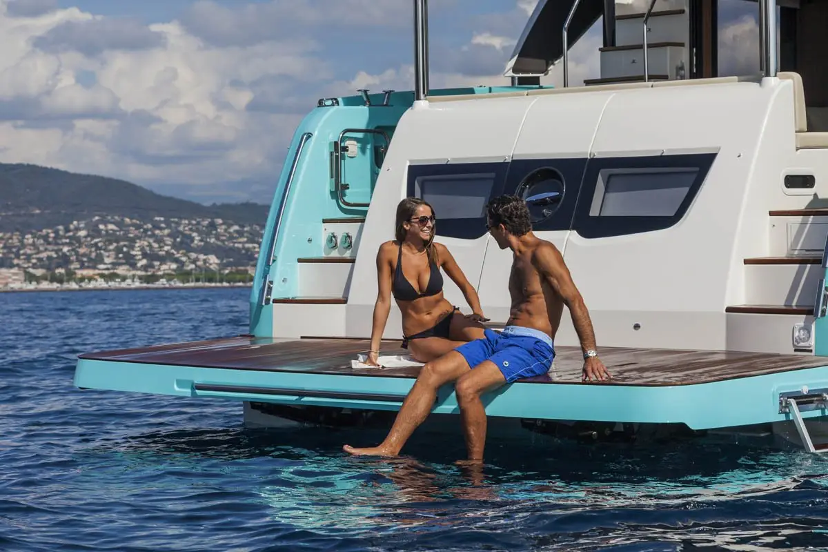 Navetta 58, ponte di poppa — Sardinia Yacht Hire, Sardegna. Tre cabine, andatura da crociera per più giorni