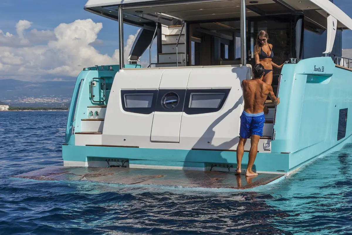 Navetta 58, salon — Sardinia Yacht Hire, Sardegna. Tre cabine, andatura da crociera per più giorni