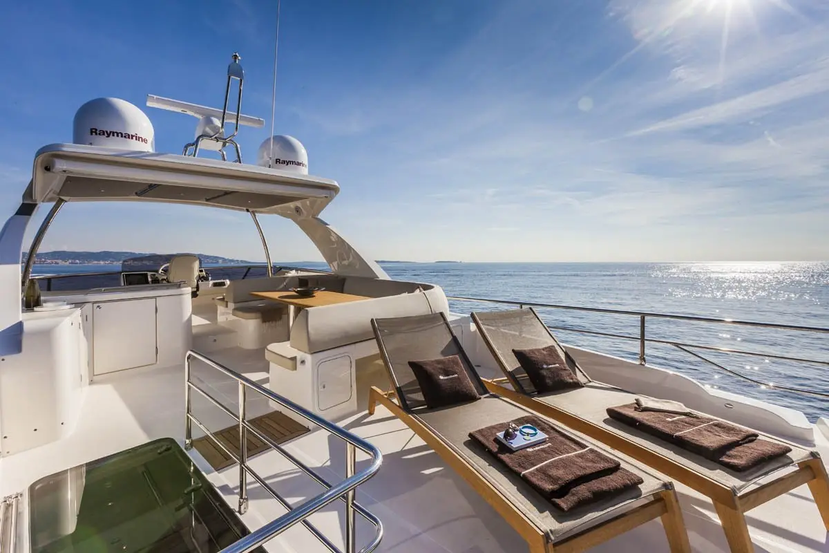 Navetta 58, flybridge — Sardinia Yacht Hire, Sardegna. Tre cabine, andatura da crociera per più giorni