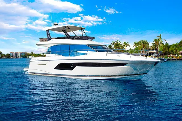 Prestige 520 Fly — Sardinia Yacht Hire, Sardegna