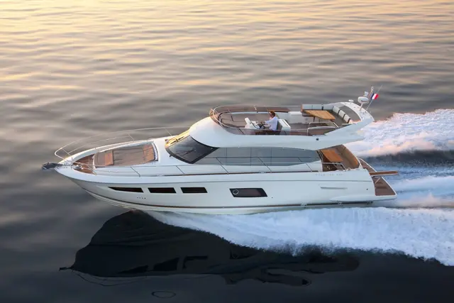 Prestige 550 FLY — Sardinia Yacht Hire, Sardegna