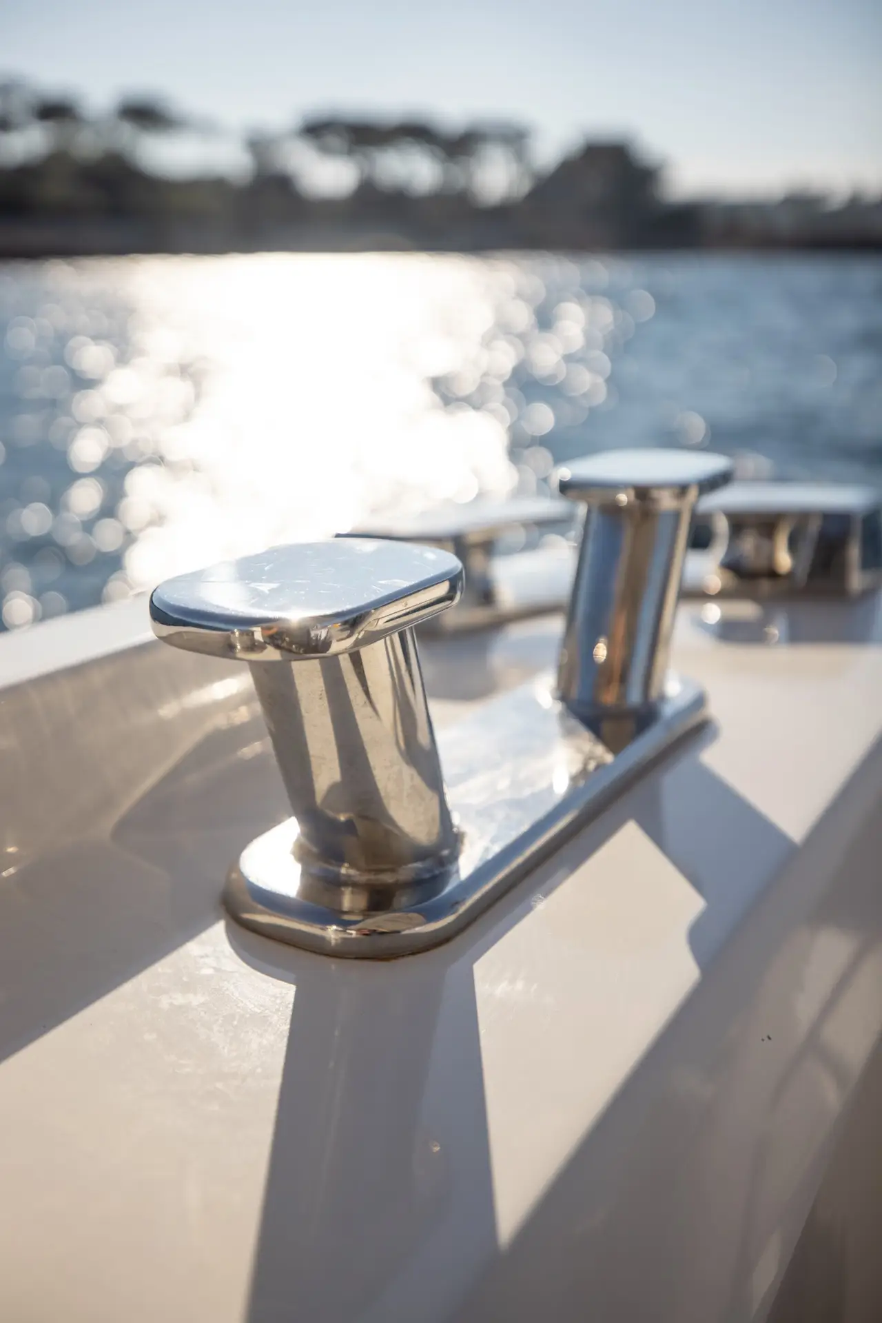 Prestige 680s, salon — Sardinia Yacht Hire, Sardegna. Quattro cabine per esplorare la Maddalena senza fretta