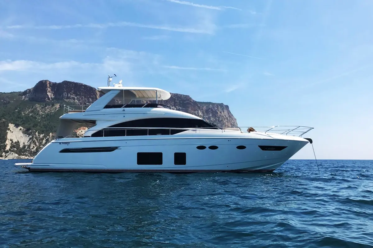 Princess 68 Fly, aft deck — Sardinia Yacht Hire, Sardinia. Flybridge comfort for family days along Costa Smeralda