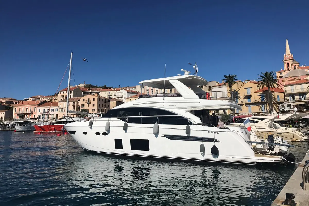 Princess 68 Fly, salon — Sardinia Yacht Hire, Sardinia. Flybridge comfort for family days along Costa Smeralda