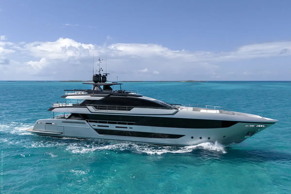 Riva 130 — Sardinia Yacht Hire, Sardinien. Vierzig Meter Komfort mit Kurs Costa Smeralda