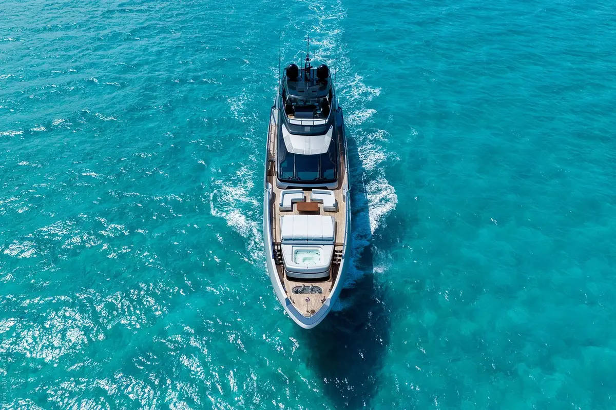 Riva 130, Hauptdeck — Sardinia Yacht Hire, Sardinien. Vierzig Meter Komfort mit Kurs Costa Smeralda