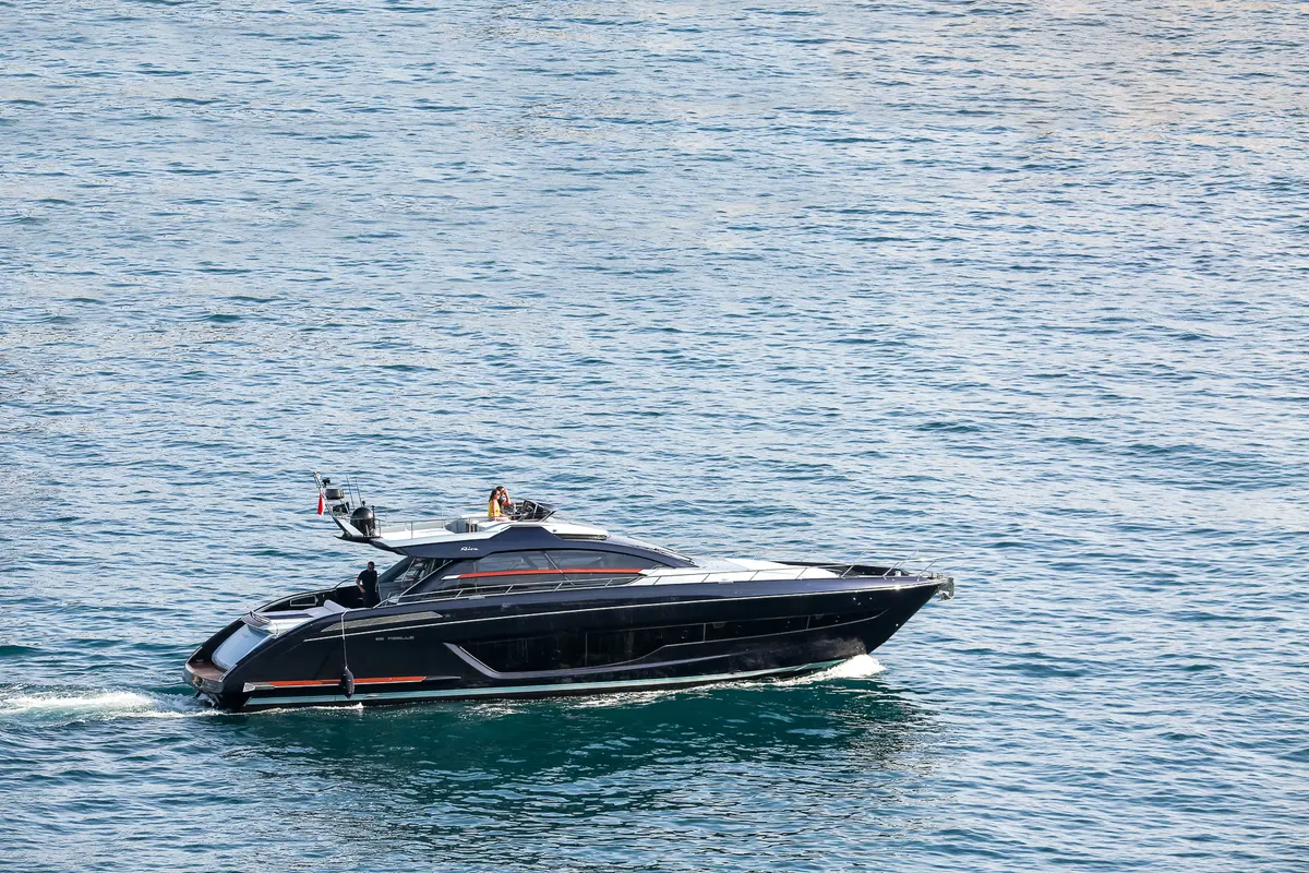 Ribelle 66 — Sardinia Yacht Hire, Cerdeña. Líneas deportivas para recorrer la costa a toda velocidad