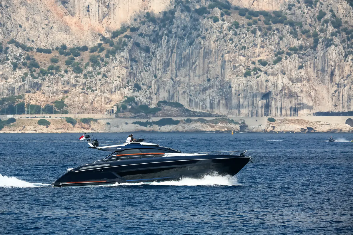 Ribelle 66, exterior — Sardinia Yacht Hire, Cerdeña. Líneas deportivas para recorrer la costa a toda velocidad