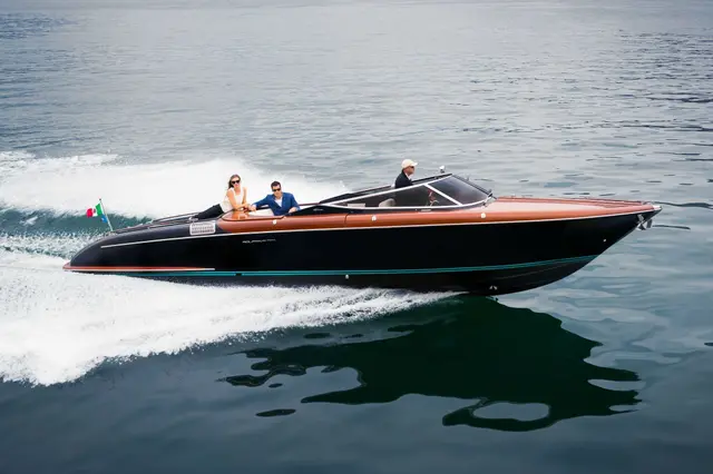 Riva Aquariva — Sardinia Yacht Hire, Cerdeña