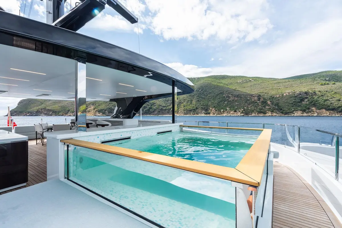 M, Hauptkabine — Sardinia Yacht Hire, Sardinien. Fünf Kabinen, ruhiger Gang, mehrtägige Routen ab Porto Cervo