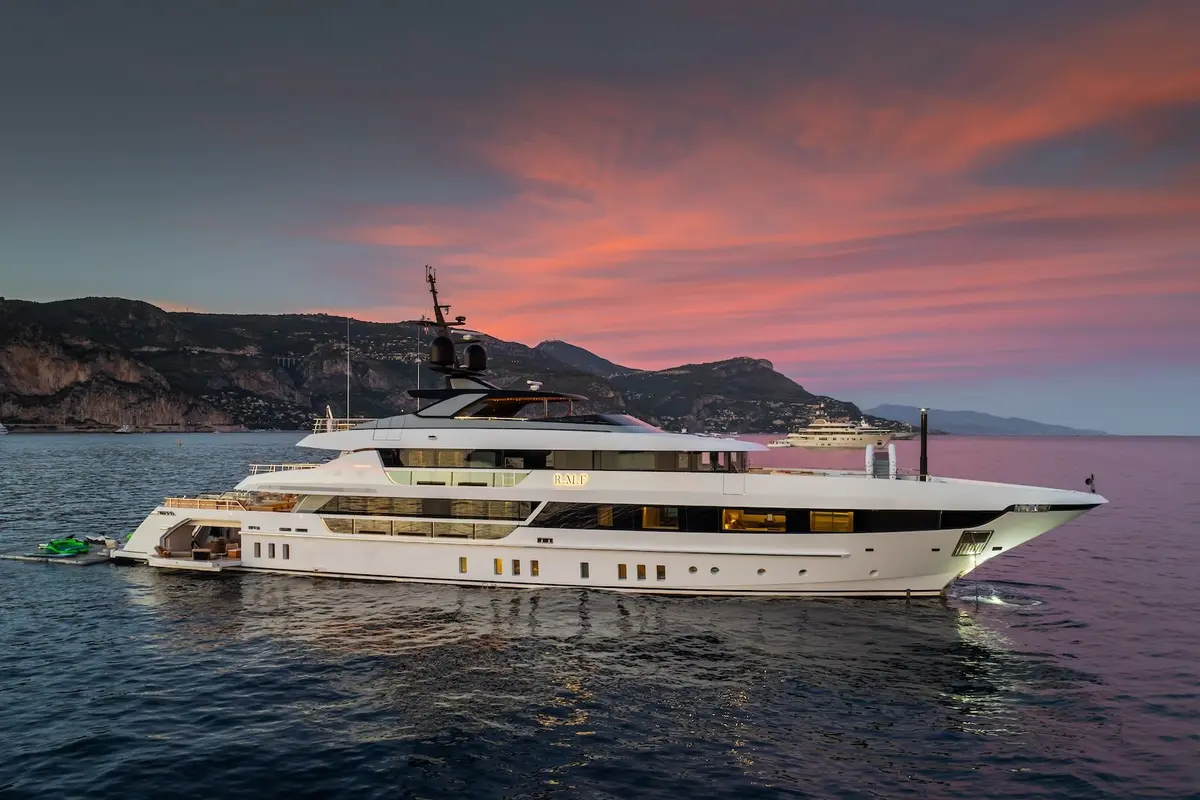 RMF — Sardinia Yacht Hire, Sardinien. Fünfzig Meter Ruhe entlang der Costa Smeralda