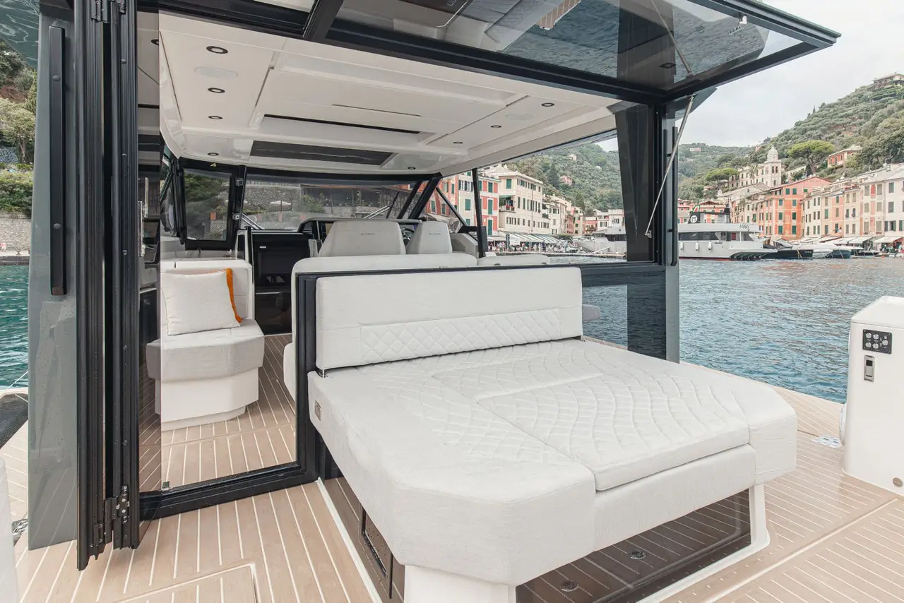 Saxdor 400 GTO, Hauptkabine — Sardinia Yacht Hire, Sardinien. Schnelle Buchten-Tour durch die Maddalena-Inseln