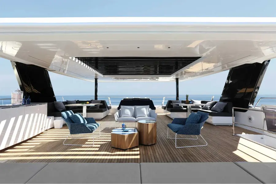 Sunreef 80, exterior — Sardinia Yacht Hire, Cerdeña. Aguas tranquilas y sobremesas largas frente a la Maddalena