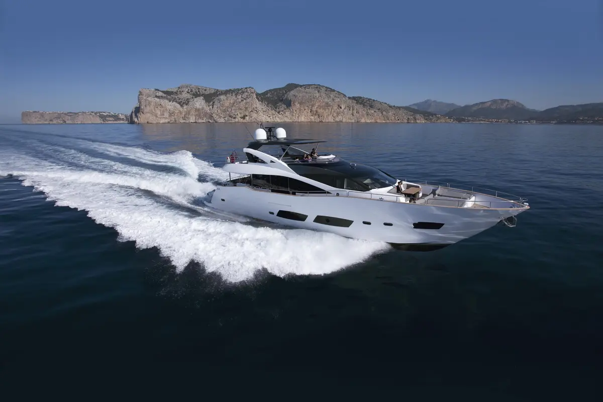 Sunseeker 28 — Sardinia Yacht Hire, Sardinien. Vier Kabinen, ruhiges Achterdeck, Kurs Costa Smeralda