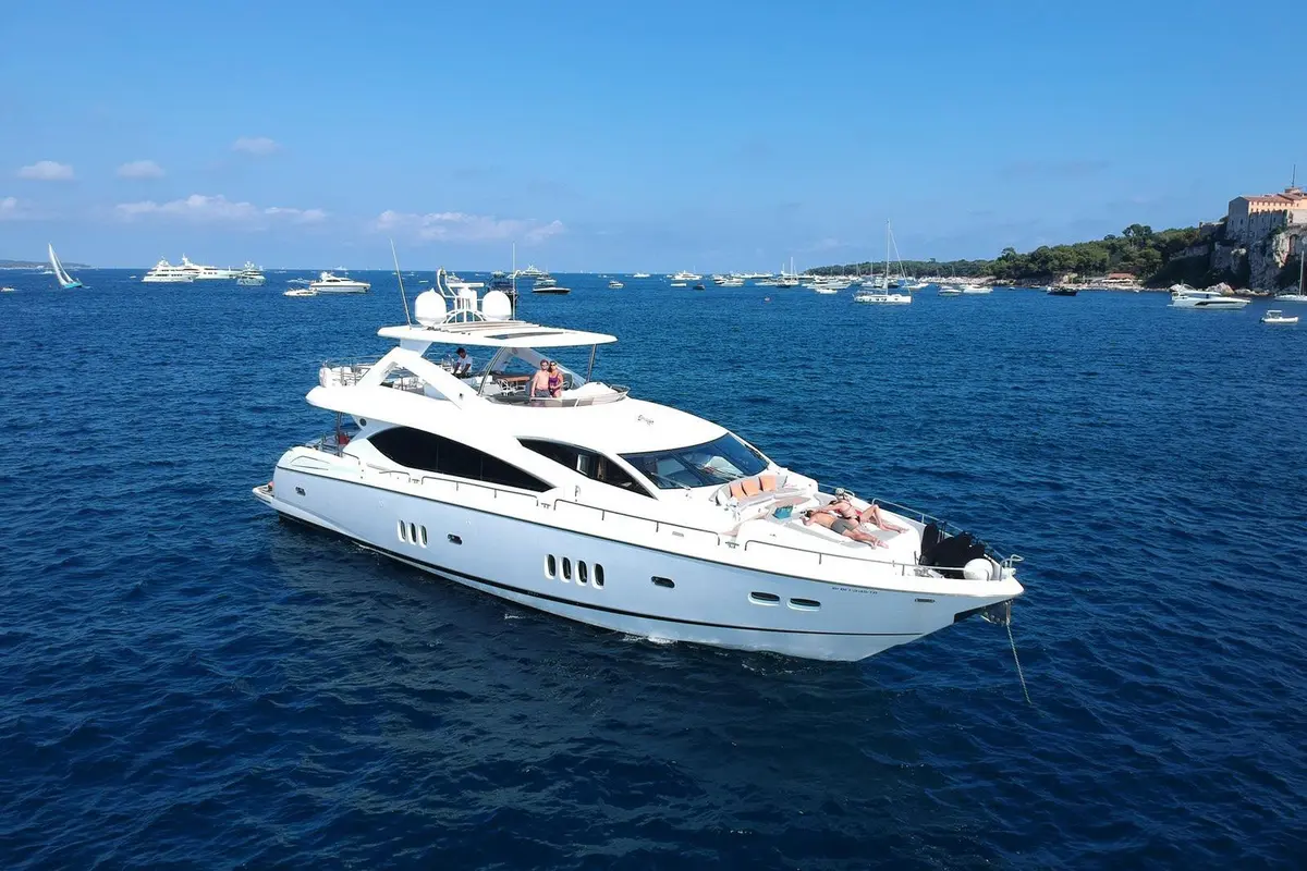 Sunseeker 88 — Sardinia Yacht Hire, Sardinia. Twenty-seven metres built for multi-day coastal running