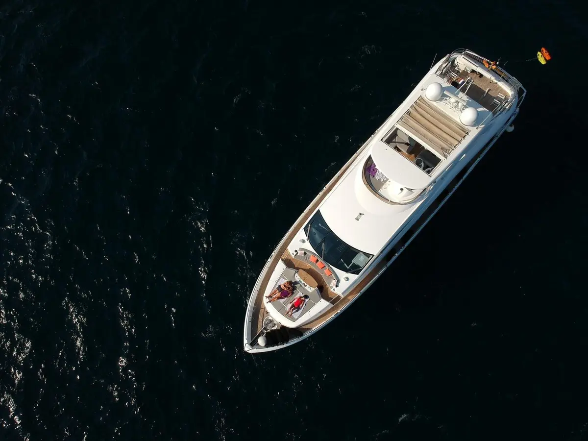 Sunseeker 88, master cabin — Sardinia Yacht Hire, Sardinia. Twenty-seven metres built for multi-day coastal running