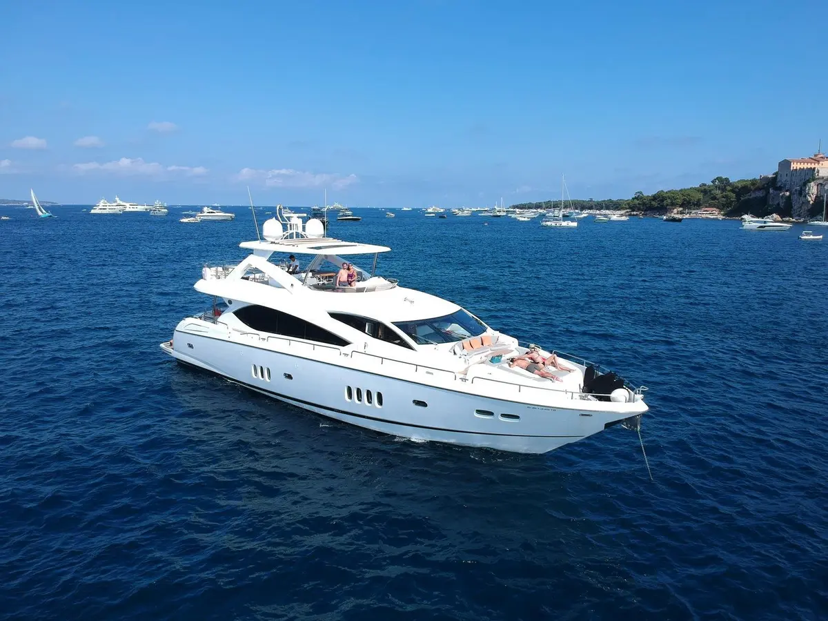 Sunseeker 88, flybridge — Sardinia Yacht Hire, Sardinia. Twenty-seven metres built for multi-day coastal running