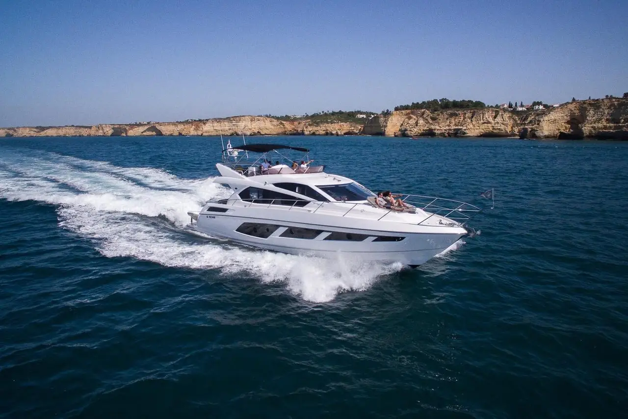 Manhattan 65 — Sardinia Yacht Hire, Cerdeña. Rápido y espacioso para recorrer la Costa Smeralda