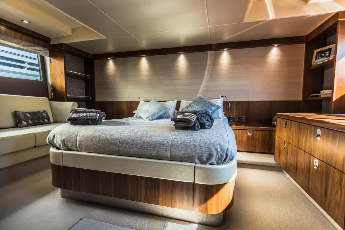 Manhattan 65, exterior — Sardinia Yacht Hire, Cerdeña. Rápido y espacioso para recorrer la Costa Smeralda