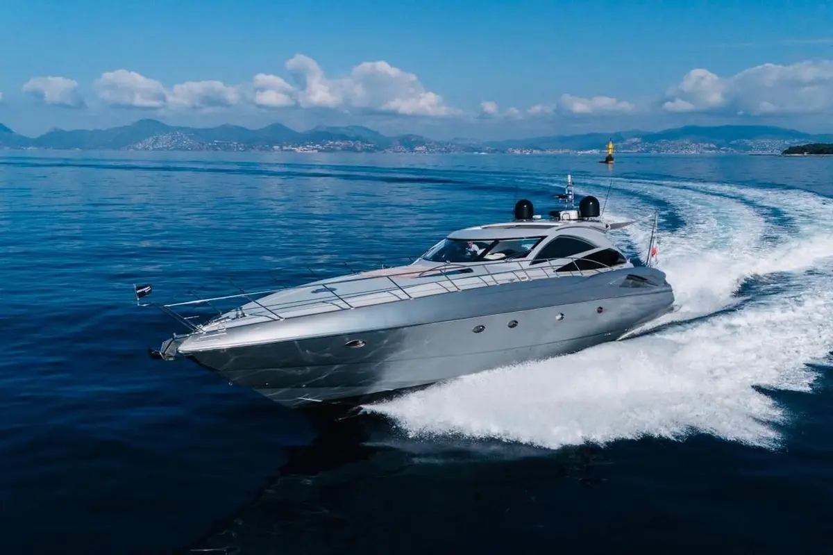Sunseeker Predator 68 — Sardinia Yacht Hire, Cerdeña. Velocidad ágil para explorar La Maddalena en un día