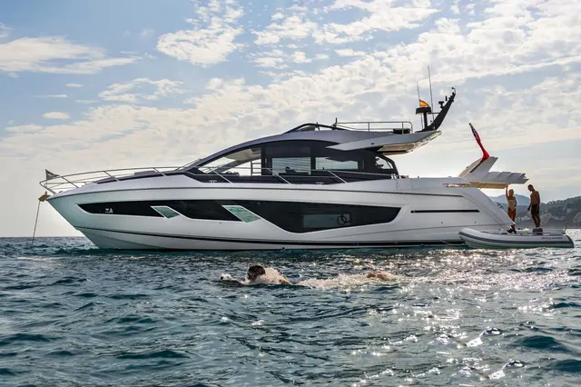 Sunseeker 65 Sport — Sardinia Yacht Hire, Sardegna