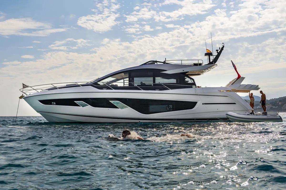 Sunseeker 65 Sport — Sardinia Yacht Hire, Sardinien. Schnelle Linien für Tagestouren an der Costa Smeralda